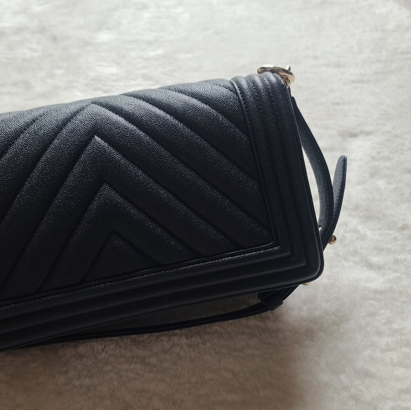 Chanel Old Medium Boy - Picture 6 of 14